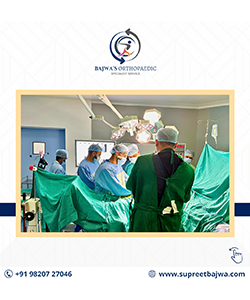 Datta meghe Award with Dr Supreet Bajwa, Hip & Knee Replacement Surgeon, Mumbai, India